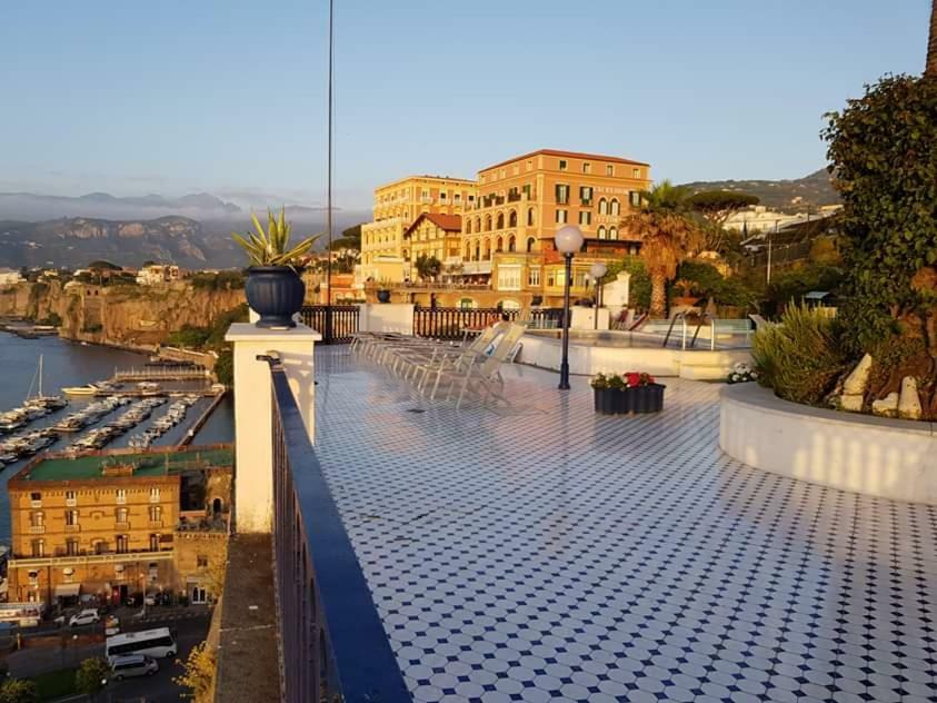 Villa La Terrazza Suites Σορέντο Εξωτερικό φωτογραφία